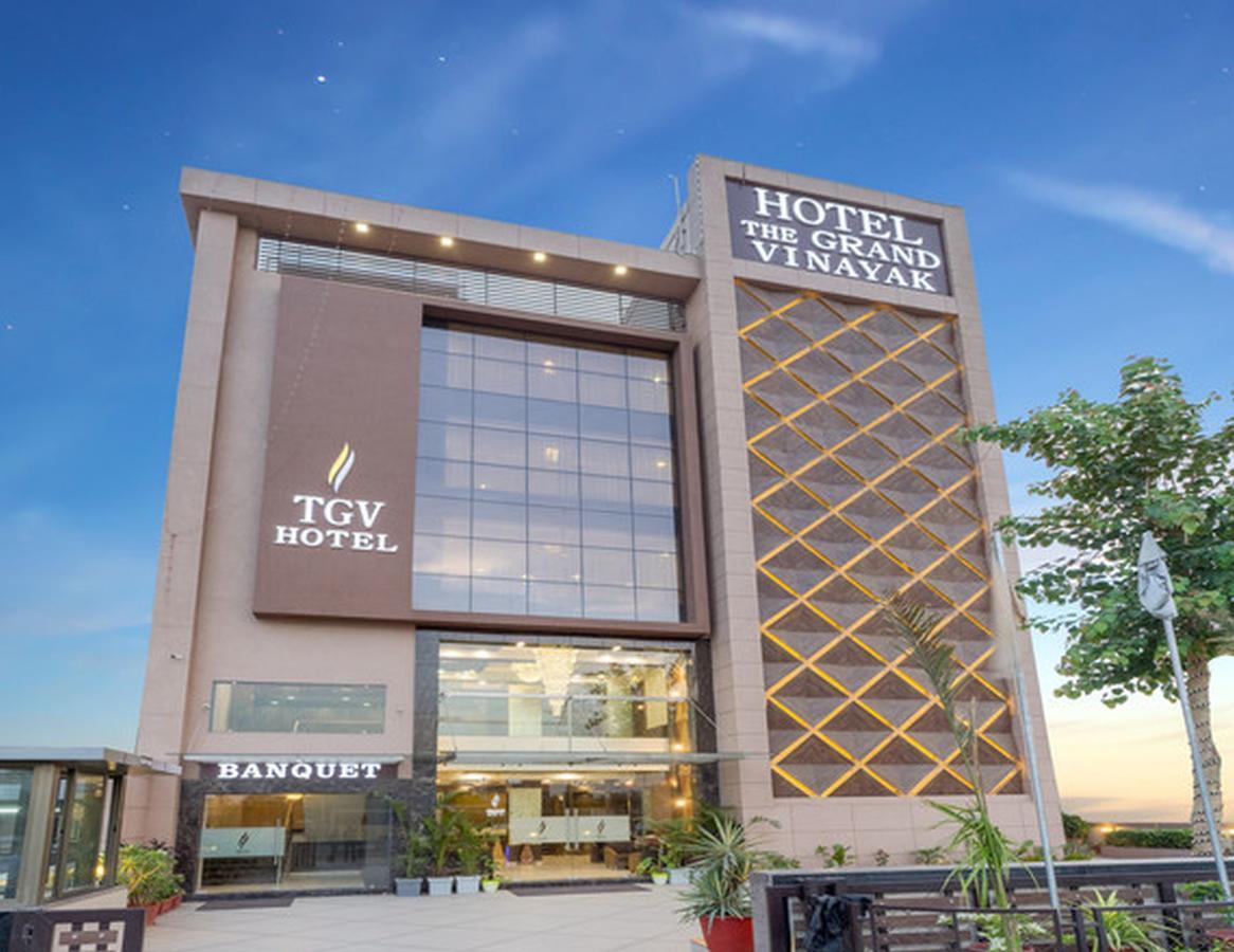 Oyo 13253 The Grand Vinayak Hotel Ахмедабад Екстер'єр фото
