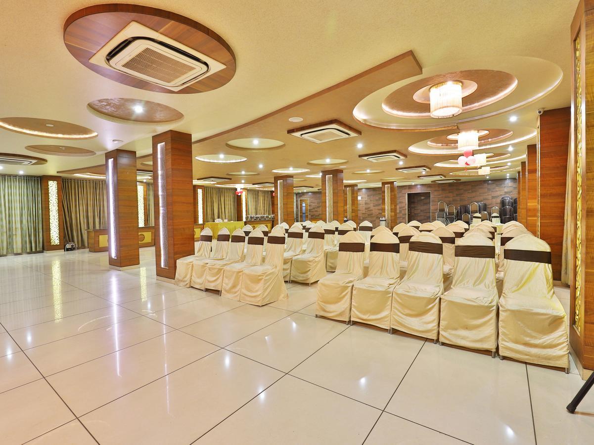 Oyo 13253 The Grand Vinayak Hotel Ахмедабад Екстер'єр фото