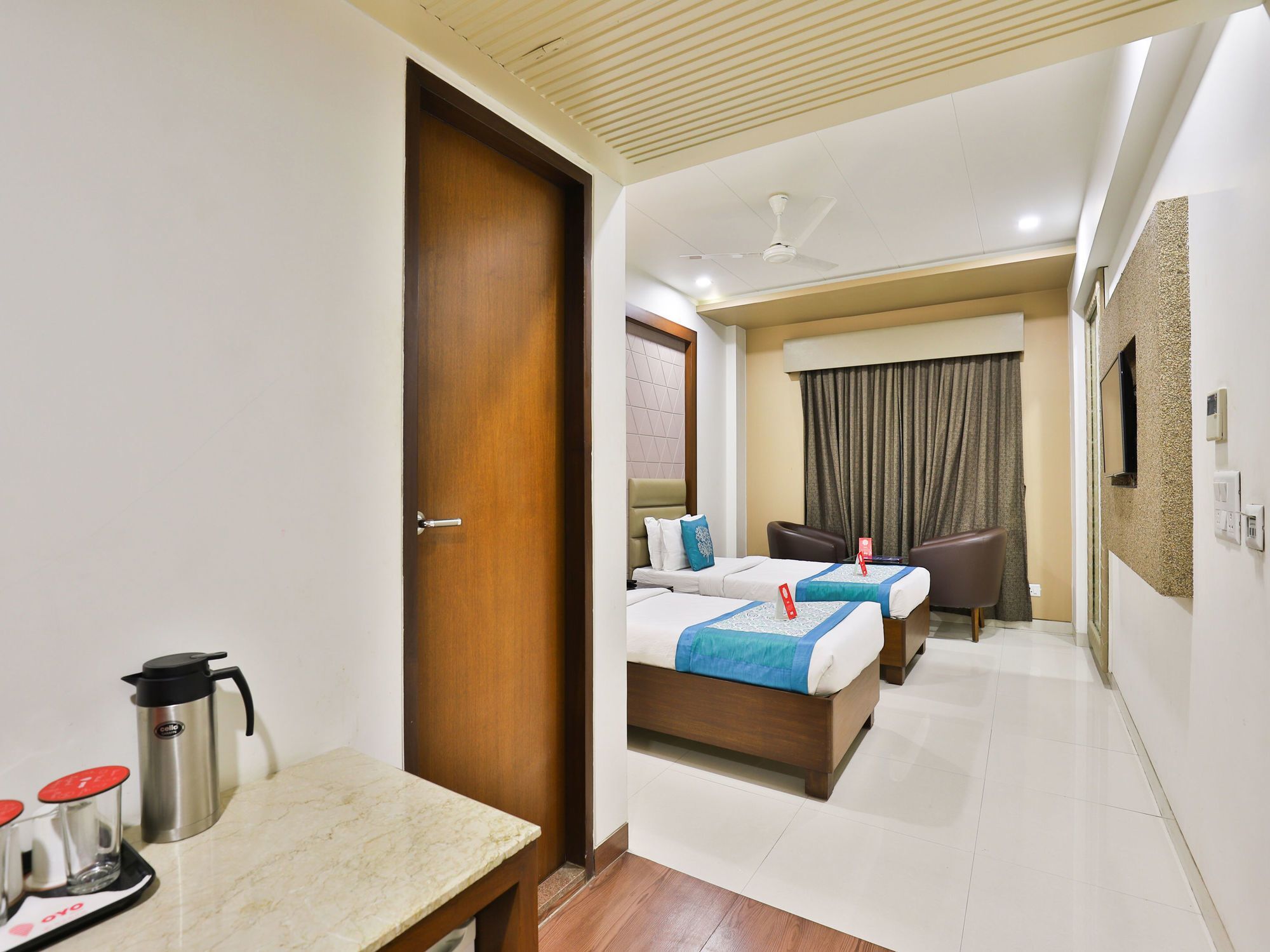 Oyo 13253 The Grand Vinayak Hotel Ахмедабад Екстер'єр фото