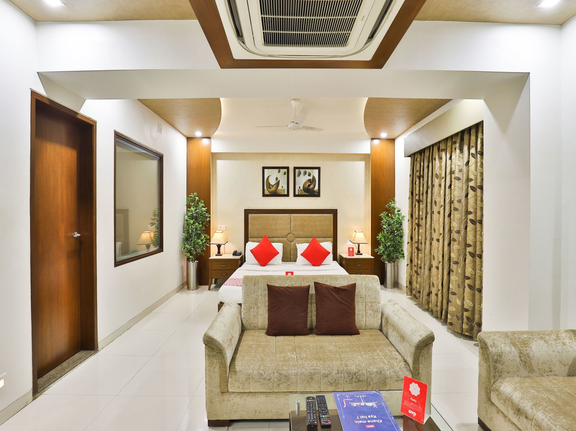 Oyo 13253 The Grand Vinayak Hotel Ахмедабад Екстер'єр фото