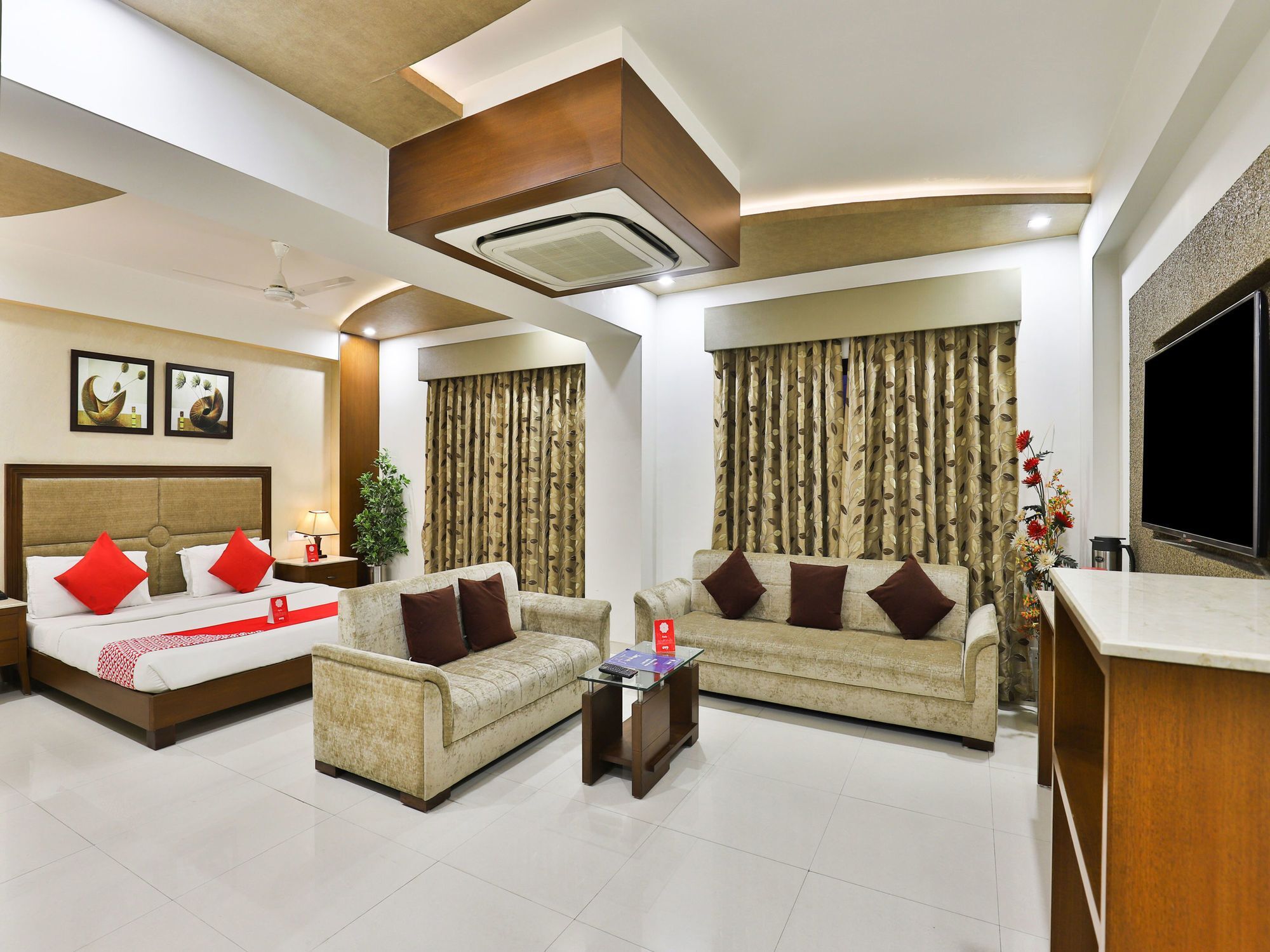 Oyo 13253 The Grand Vinayak Hotel Ахмедабад Екстер'єр фото
