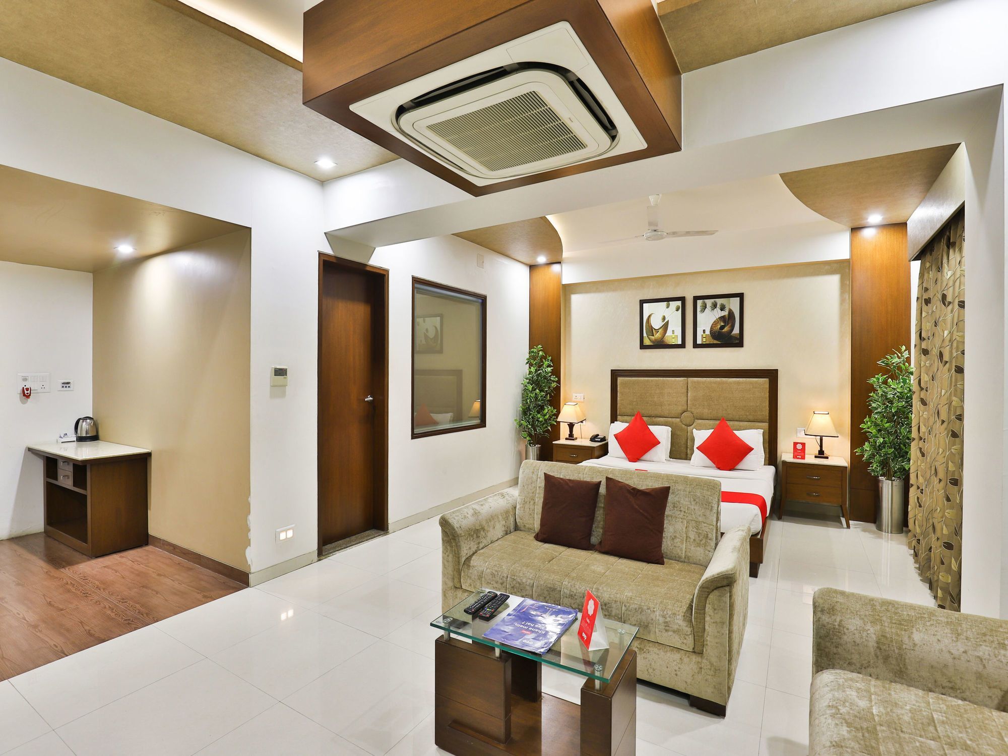 Oyo 13253 The Grand Vinayak Hotel Ахмедабад Екстер'єр фото
