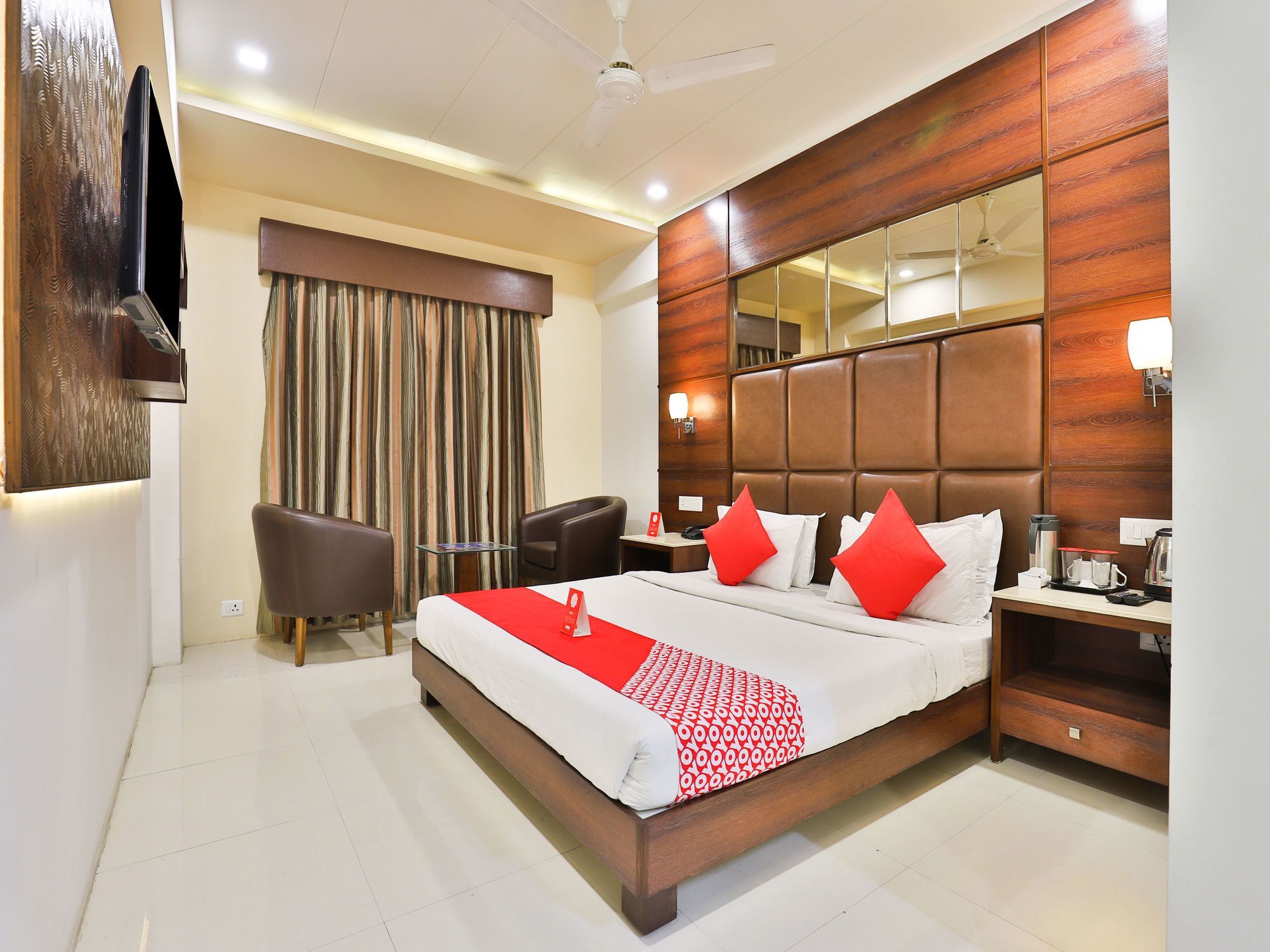 Oyo 13253 The Grand Vinayak Hotel Ахмедабад Екстер'єр фото