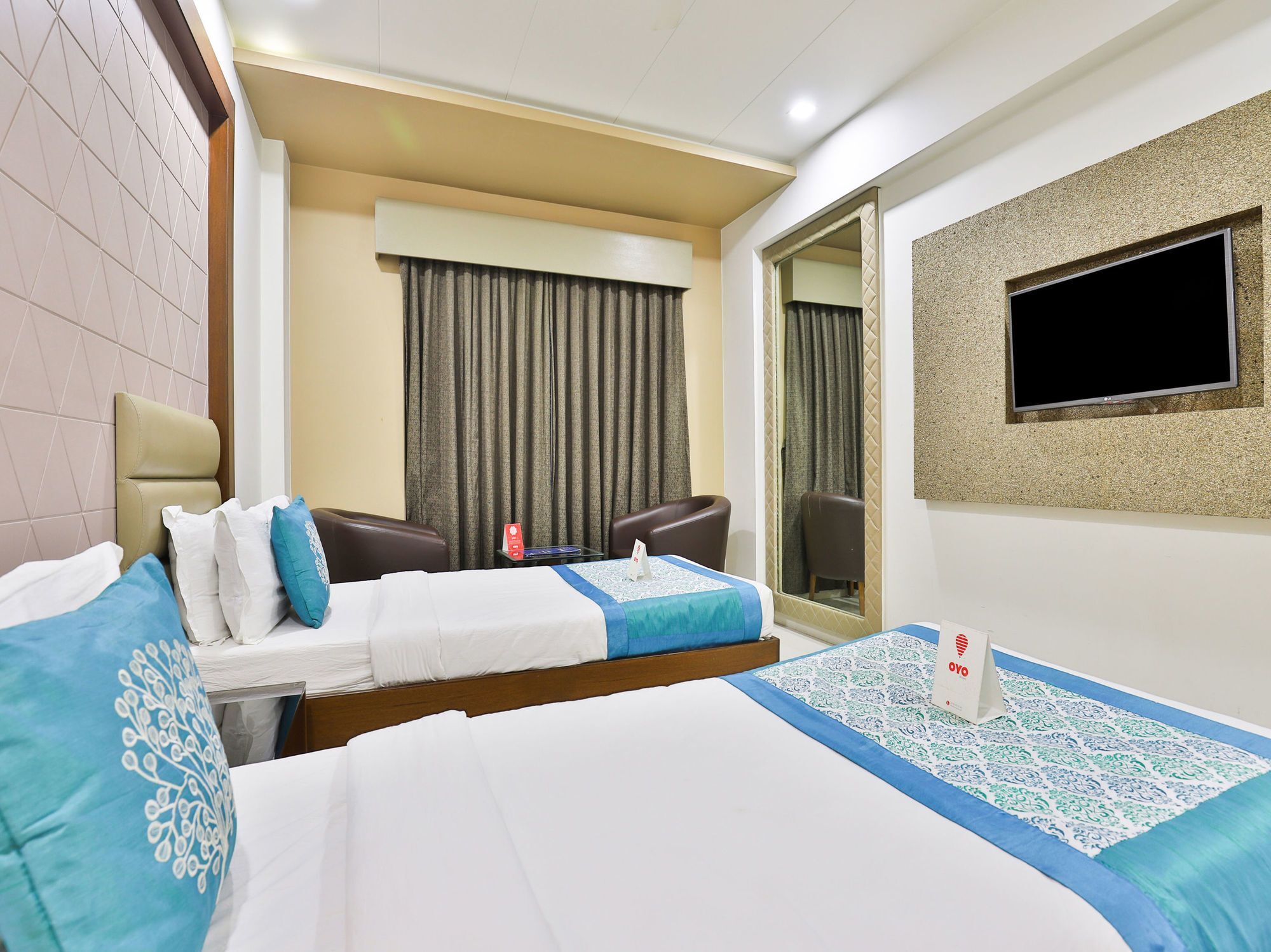 Oyo 13253 The Grand Vinayak Hotel Ахмедабад Екстер'єр фото
