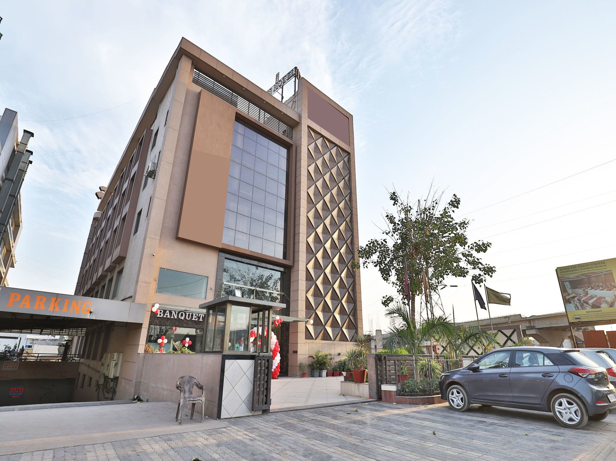Oyo 13253 The Grand Vinayak Hotel Ахмедабад Екстер'єр фото